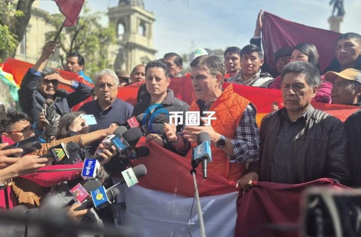 图为中间派基督教民主党候选人帕斯受访画面 图为中间派基督教民主党候选人帕斯受访画面