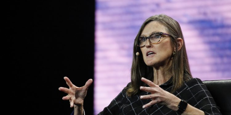 女股神方舟投资首度关闭旗下ETF!ARK Transparency ETF跌超30% 女股神方舟投资首度关闭旗下ETF!ARK Transparency ETF跌超30%